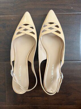 EUC Via Spiga Kitten Heels Size 7.5